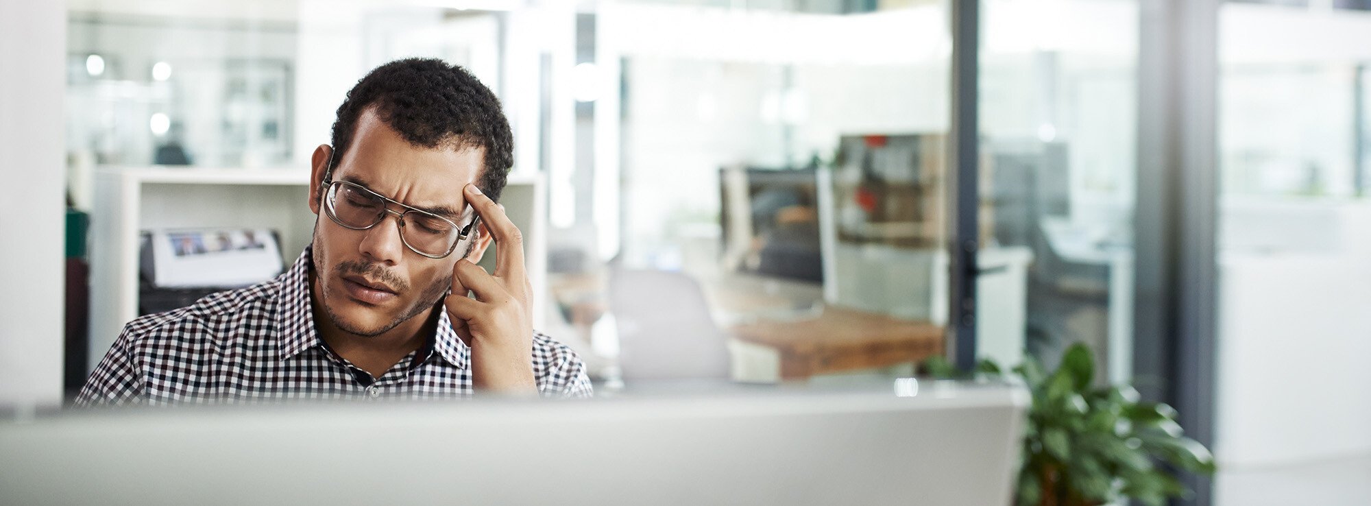 man-ervaart-stress-tijdens-werk