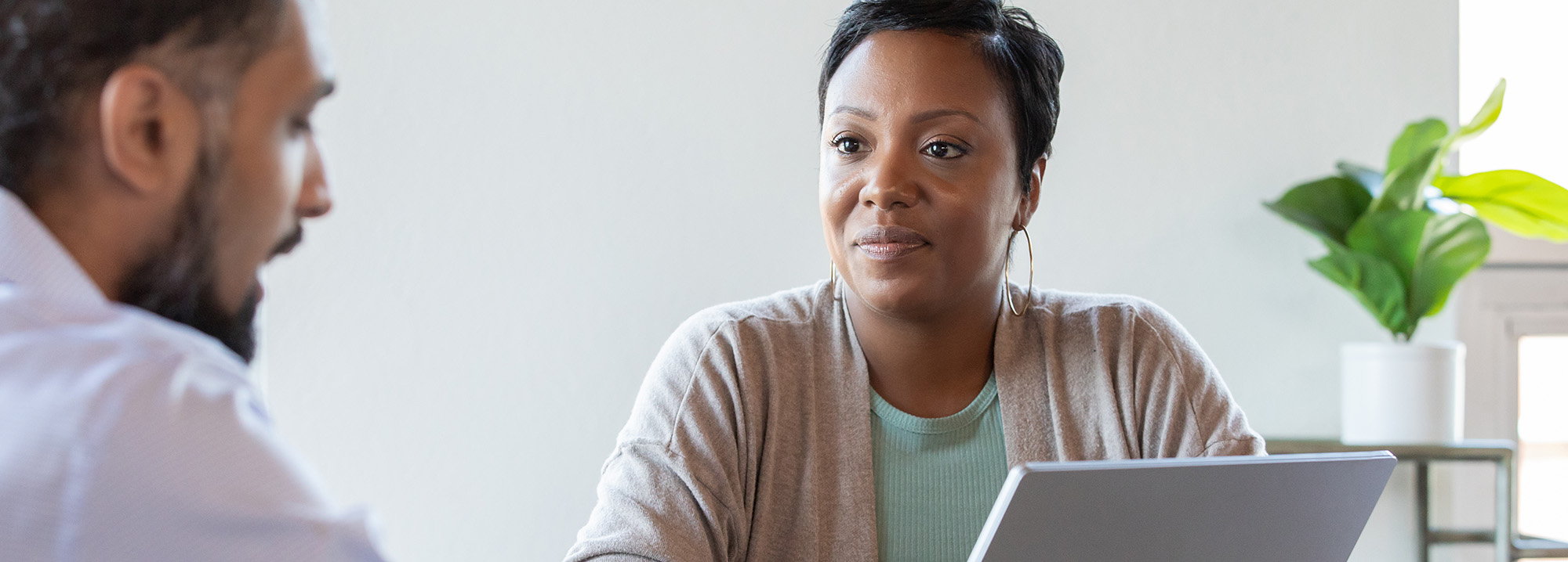 vrouw-met-man-in-gesprek